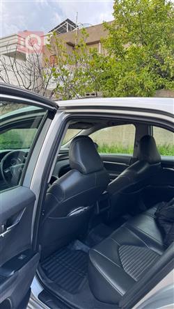 تۆیۆتا کامری